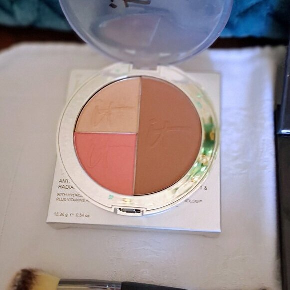 Supremo it Cosmetics Makeup Kit - Picture 2 of 12